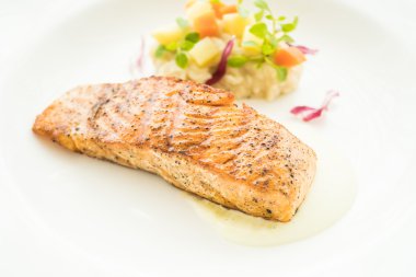 Izgara somon steak plaka