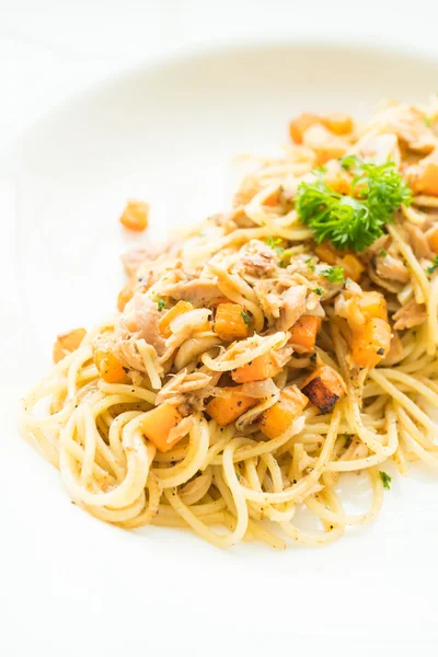 Tuna spaghetti in white plate — Stock Photo, Image