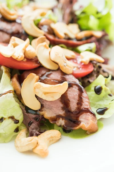 Smoked duck salad with vegetables — Stock Photo, Image