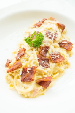 Leziz spagetti carbonara