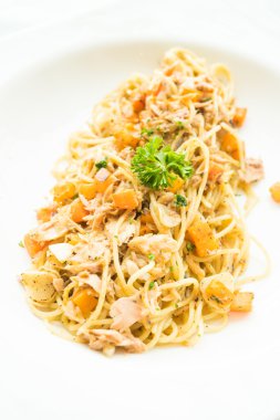 lezzetli ton balıklı spagetti 