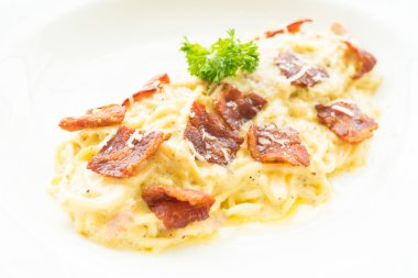 Leziz spagetti carbonara