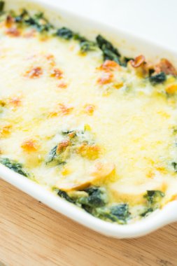 Fırında ıspanak lazanya