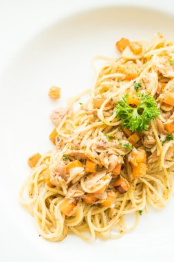 lezzetli ton balıklı spagetti 