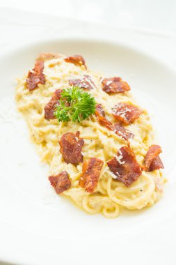 Leziz spagetti carbonara