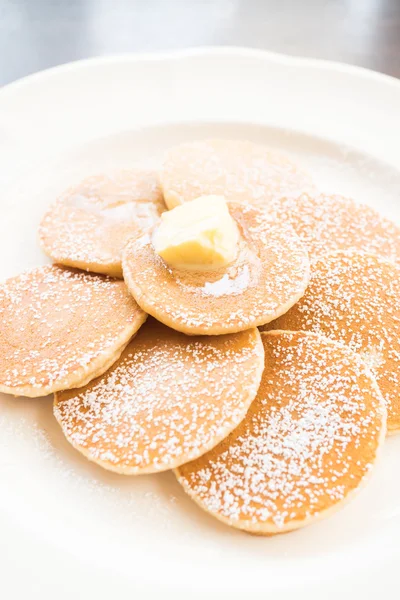 Pannkaka med smör på toppen — Stockfoto