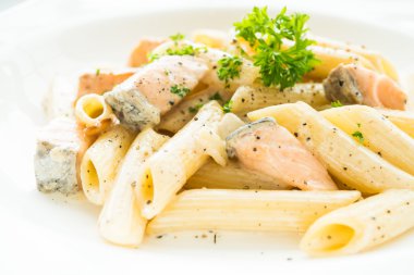 Penne carbonara makarna somon ile