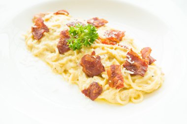 Leziz spagetti carbonara
