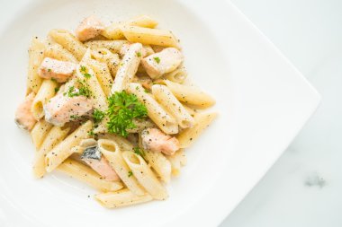 Penne carbonara makarna somon ile