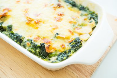 Fırında ıspanak lazanya