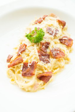 Leziz spagetti carbonara