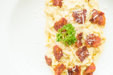 Leziz spagetti carbonara