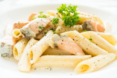 Penne carbonara makarna somon ile