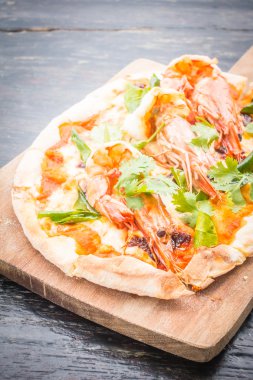 Tom Yum Kung pizza