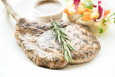 Izgara domuz pirzolası.