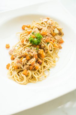 lezzetli ton balıklı spagetti