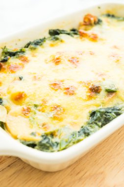 Fırında ıspanak lazanya