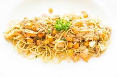 lezzetli ton balıklı spagetti