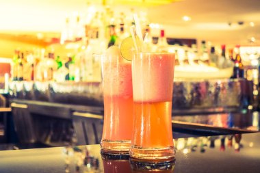 buzlu mocktails gözlük