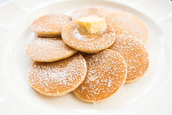 Pancake con burro in cima — Foto Stock