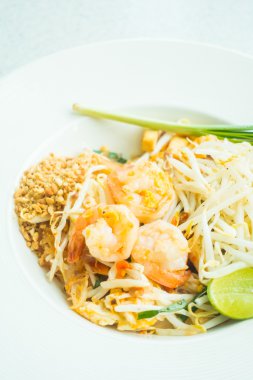 Karides ile kızarmış erişte