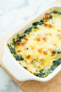 Fırında ıspanak lazanya