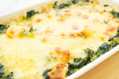 Fırında ıspanak lazanya