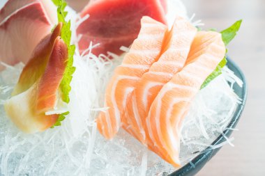 Ham taze sashimi somon ile