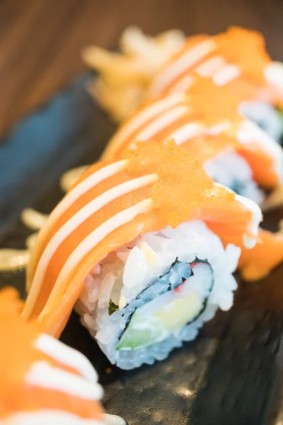 Lachs-Sushi-Rollen — Stockfoto