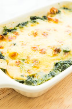 Fırında ıspanak lazanya