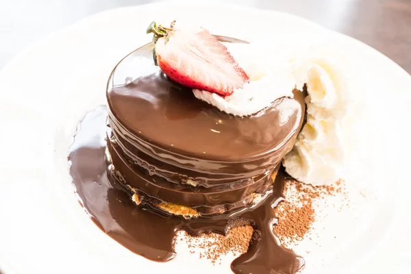 イチゴとチョコレートのパンケーキ — ストック写真