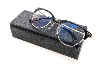 Gözlük giymek izole 