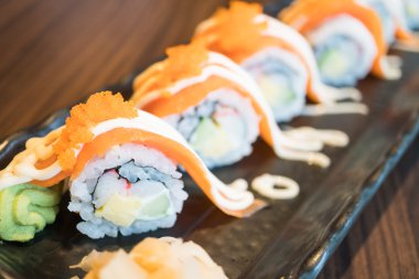 Somon suşi roll