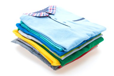 T gömlek ve polo gömlekleri yığını 