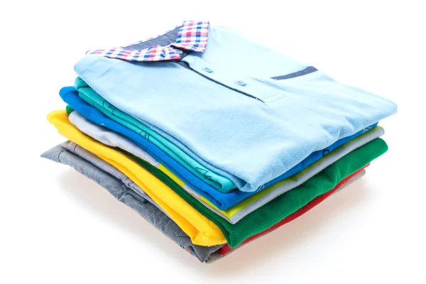 T gömlek ve polo gömlekleri yığını — Stok fotoğraf
