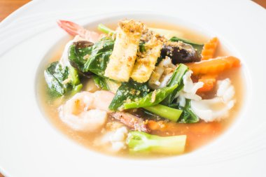 Fried Noodle ile deniz ürünleri 