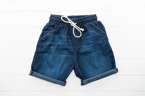 Голубые короткие штаны — стоковое фото