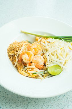 Karides ile kızarmış erişte