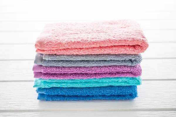 Pile de coloré de serviettes de bain — Photo