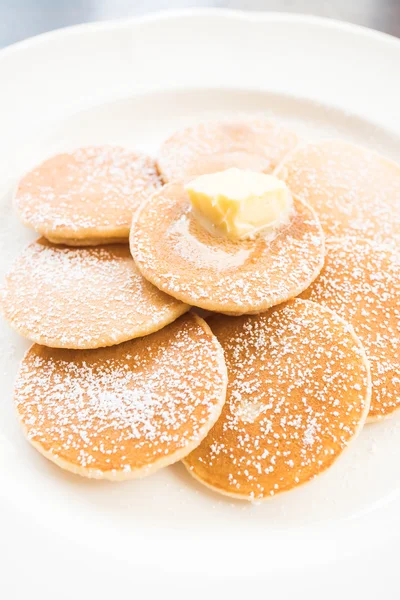 Pancake con burro in cima — Foto Stock