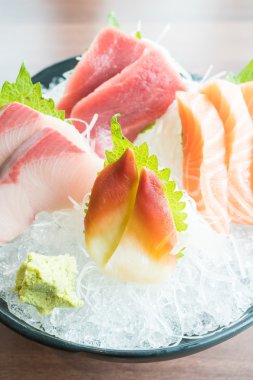 Ham taze sashimi somon ile