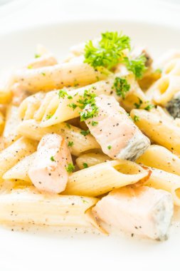 Penne carbonara makarna somon ile