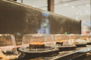 Konveyör bant suşi tepsi