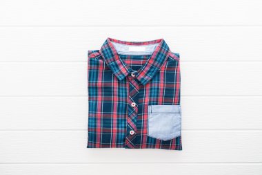 Renkli gömlek ve elbise