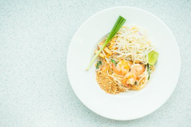 Karides ile kızarmış erişte