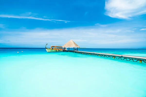 Tropik Maldivler Adası — Stok fotoğraf