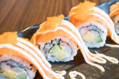 Somon suşi roll