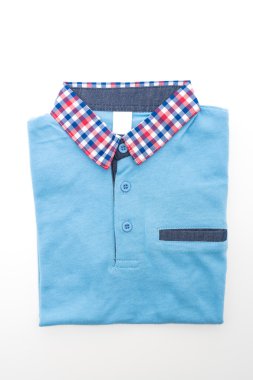 Renkli gömlek ve elbise