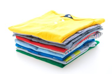 T Shirt ve Polo gömlekleri yığını