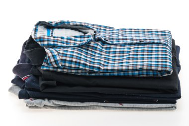 Erkek gömlek yığını